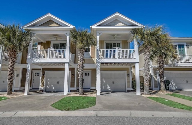Unwind in Style: Luxury 2 Bdrm Townhome Sleeps 8