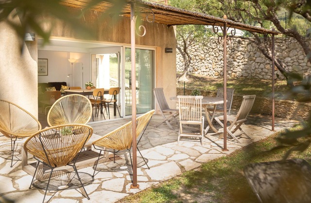 Up The Hill: frente al mar bajo los olivos