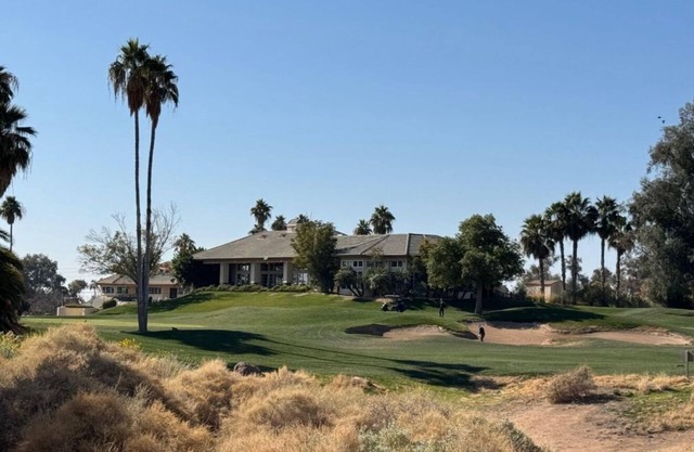 Updated 2 bedroom 2 bathroom condo - Golf Course View - Excellent Location