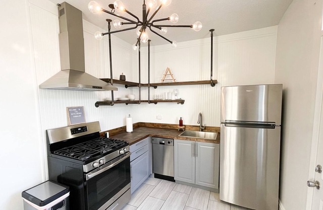 Updated 2BR BOTTLEWORKS/DTWN/MASS AVE home w/ private patio
