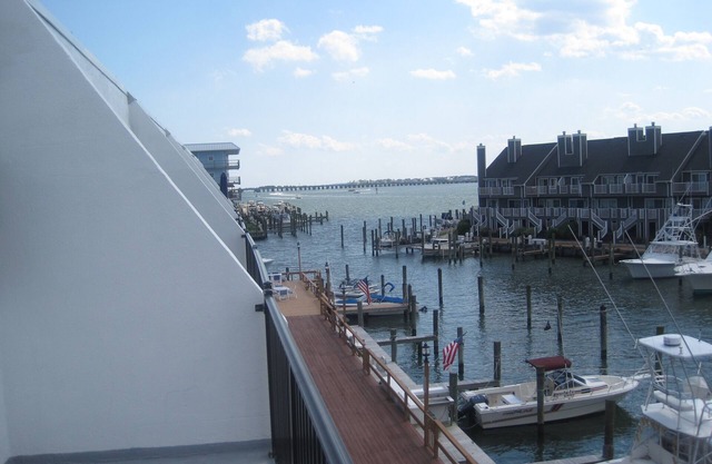 ¡ACTUALIZADO! Bayside 2bd / 2ba condominio. Barco vano deslizamiento. Cerca de Puerto de la isla.