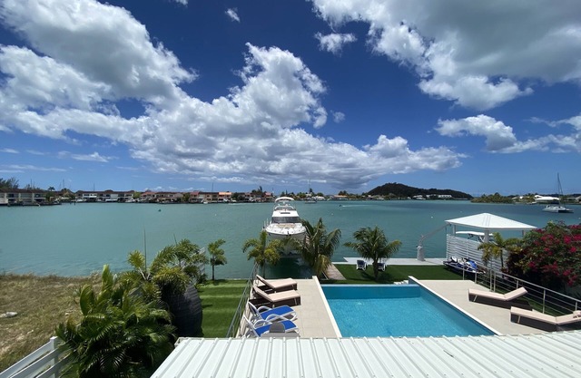 Updated spacious villa with private pool