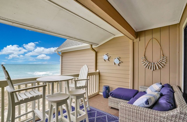~Updated~ Top Floor Oceanfront Penthouse - Pool, Large Deck, Stunning Views!!