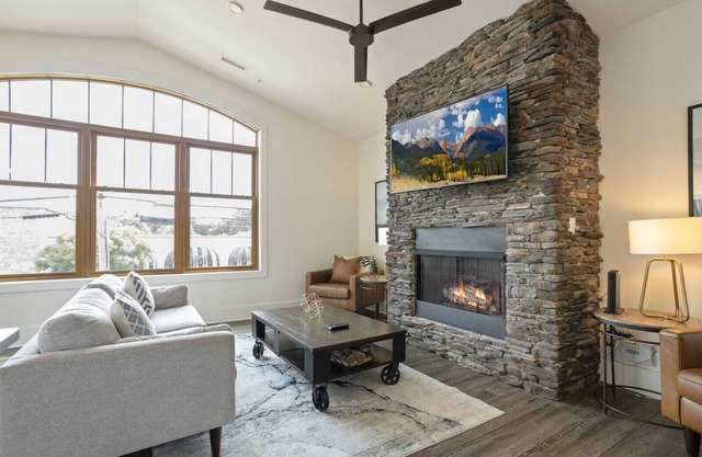 Upscale Condo in Downtown Blowing Rock