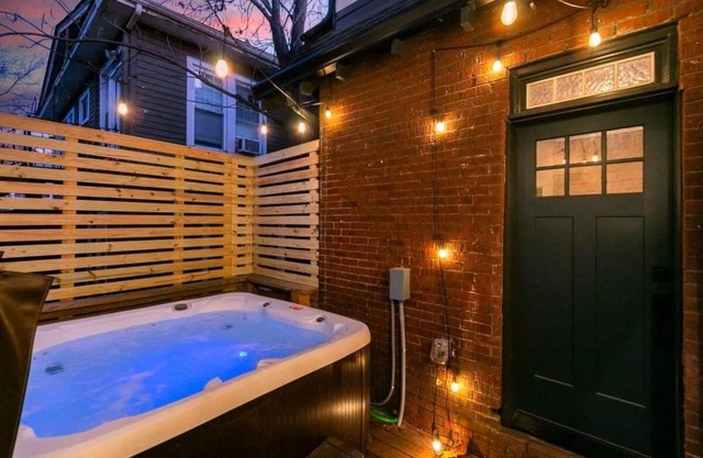 Upscale Craftsman, Hot Tub, Walk to Belmont & 12 So