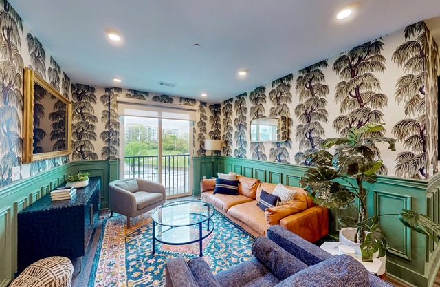 Upscale, funky, located downtown Nashville 3 bedroom condo