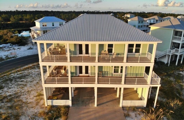 August Discounted! Upscale home w/ pools, tennis & views