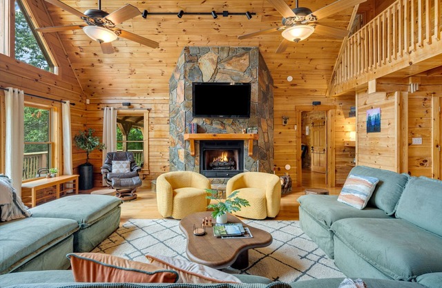 Upscale Cabin: Sauna, Hot Tub, Game Room, Theater