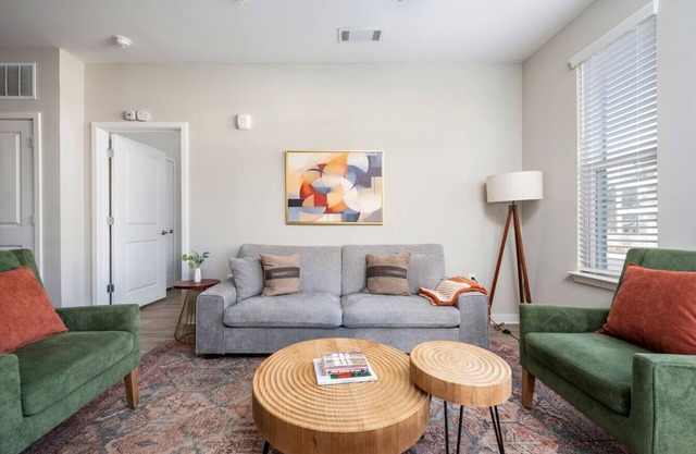 Upscale, New Apt | Pool | Long Stays
