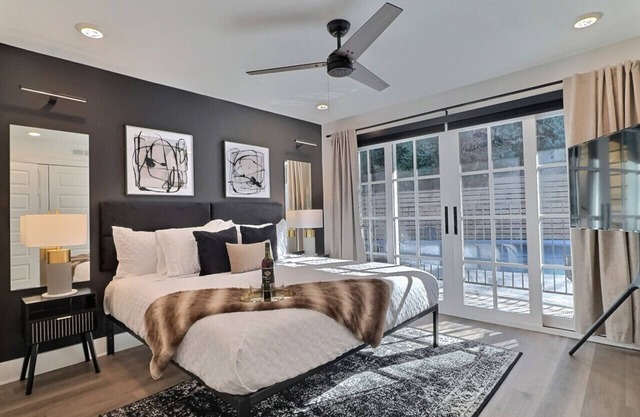 Upscale suite w/ pool & extra large balcony