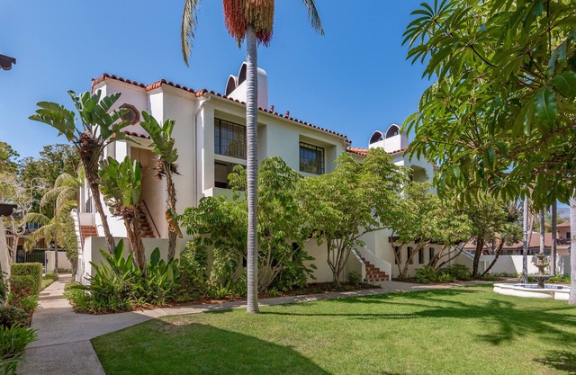 Exclusiva casa adosada en West Beach con piscina climatizada con energía solar