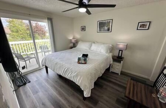 Upstairs Studio w/ King Bed, AC and heat.
