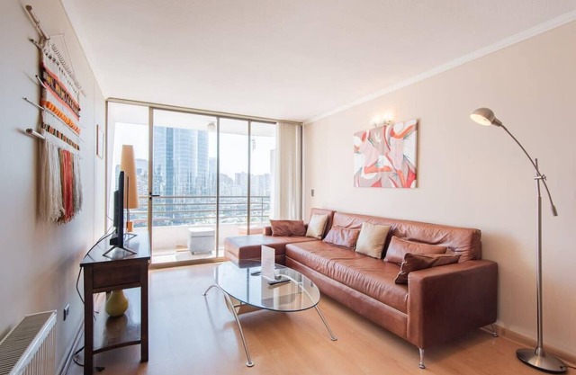 Uptown Ethnic - 2BR, Metro, Wifi, TV