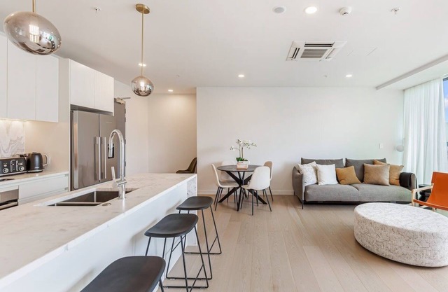 Urban Escape: Prime Location