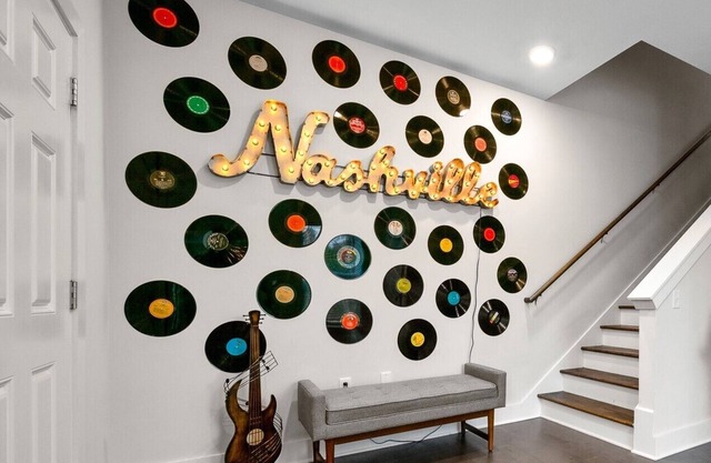 Urban Escape w/ Gym: Near Airport & Downtown Nash!