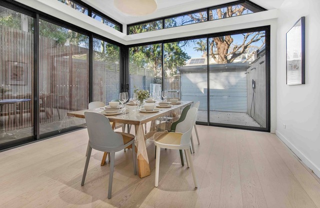 Urban oasis: Stylish 4BR retreat in vibrant Newtown