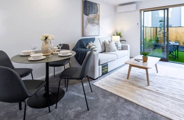 Urban Park Escape 2 Bed 2 Bath w/Carpark