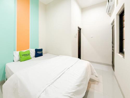 Urbanview Hotel Simple near Pakuwon Mall Jogja