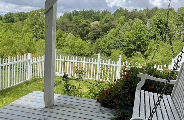 UVA graduation rental located minutes from UVa. Two assigned parking spaces.