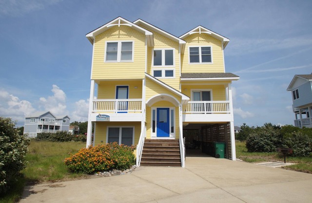 V1252- A Real Beauty! 6 Bedrooms (3 masters), Hot Tub, 2 Com Pools, Foosball!