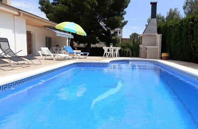 Casa cerca del mar con piscina privada, aire opcional, wifi, admite mascotas y cerca de playa para perros