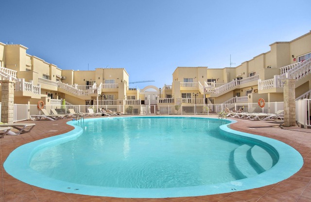 Apartamento de vacaciones 'Marysol' con piscina compartida, terraza privada y Wi-Fi