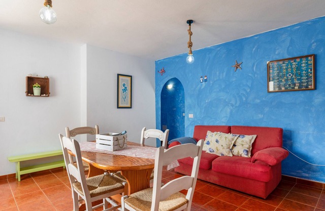 Apartamento de vacaciones 'Apartamento La Caletilla' con vistas al mar, terraza privada y Wi-Fi