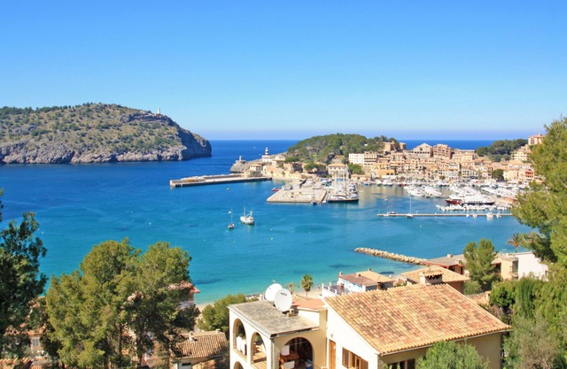 Apartamento de vacaciones Marbat con vistas al mar y a la montaña, piscina, Wi-Fi