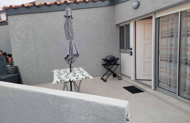 Vacation cottage air conditioning swimming pool parking on Saint-Cyprien beach
