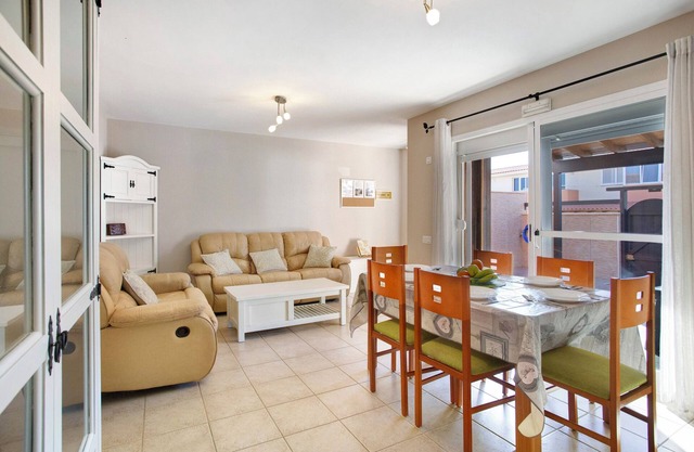 Casa de vacaciones 'Velázquez' con terraza privada, Wi-Fi y aire acondicionado