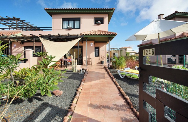 Casa de vacaciones 'Amadeus' con piscina compartida, terraza privada y Wi-Fi
