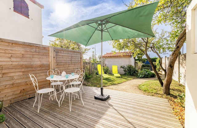 Casa de vacaciones "Bois Flottés - Maisonnette 700m Mer" con terraza privada, jardín privado y Wi-Fi