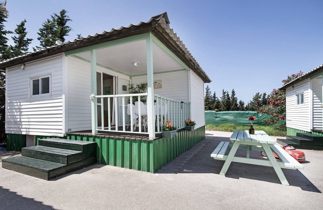 Casa de vacaciones "Bungalow La Villoria Estandar 2" con piscina compartida, terraza privada y Wi-Fi