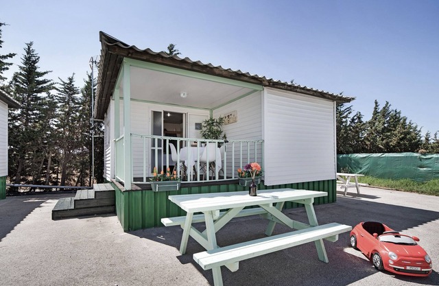 Casa de vacaciones "Bungalow La Villoria Estandar 4" con piscina compartida, terraza privada y Wi-Fi