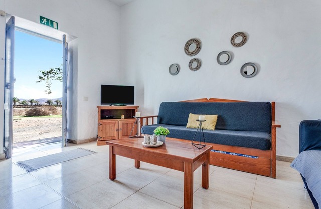 Casa de vacaciones 'Casa Del Cuartel Ii' con terraza privada, jardín compartido y Wi-Fi