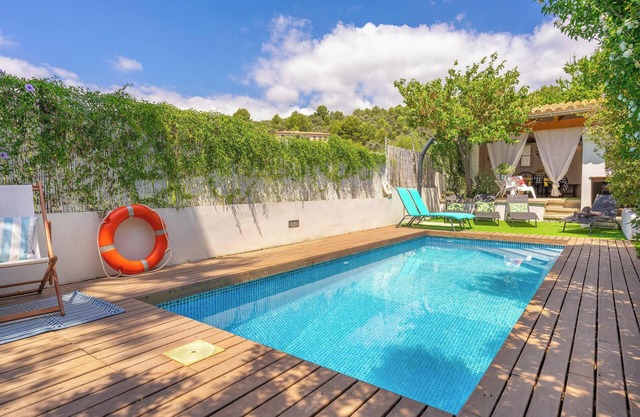 Casa de vacaciones "Casa Gema" con vistas a la montaña, piscina, Wi-Fi, jardín y terraza; aparcamiento disponible en la calle