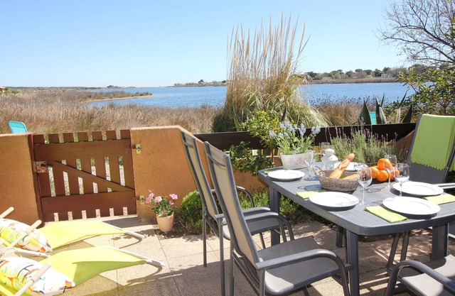 Casa en la playa en un lugar de ensueño en un complejo con piscina, internet