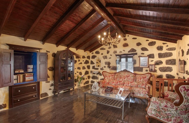 Casa de vacaciones 'Casa de Campo Ancana' con vistas a la montaña, terraza privada y Wi-Fi