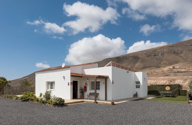 Casa de vacaciones 'Casa Guerepe' con vistas a la montaña, bañera de hidromasaje y Wi-Fi