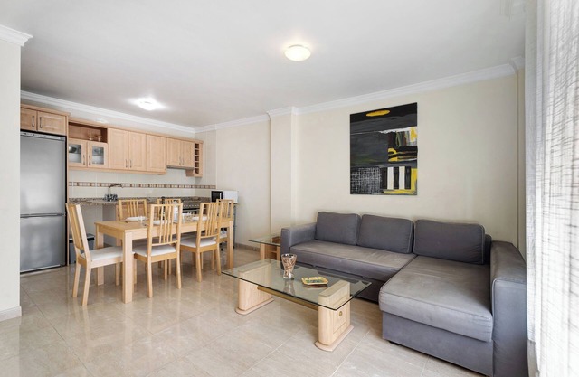 Casa de vacaciones "Las Brisas Playa San Juan" con vistas al mar, terraza compartida y Wi-Fi