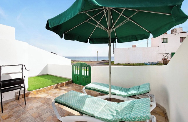 Casa de vacaciones "Mar de Lava Sunrise Fuerteventura" con vistas al mar, terraza y Wi-Fi