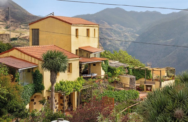 Casa vacacional 'Mirador de la Abuela' con vistas al mar, 2 terrazas y Wi-Fi