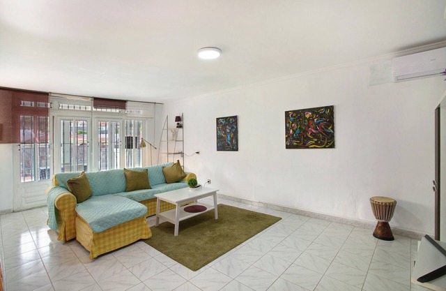 Casa de vacaciones 'Solhjem' con vistas a la montaña, jardín, terraza y Wi-Fi