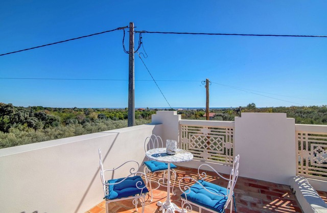 Casa 'Villa Oliva AL - T2' con vistas a la montaña, terraza, piscina, Wi-Fi y aire acondicionado