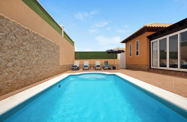 Casa de vacaciones 'Villa Contenta' con piscina y Wi-Fi