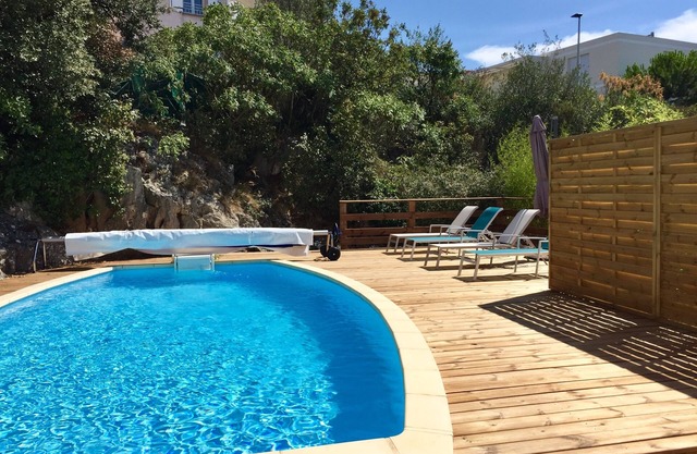 Casa vacacional con piscina y jardín a las afueras de Montpellier.