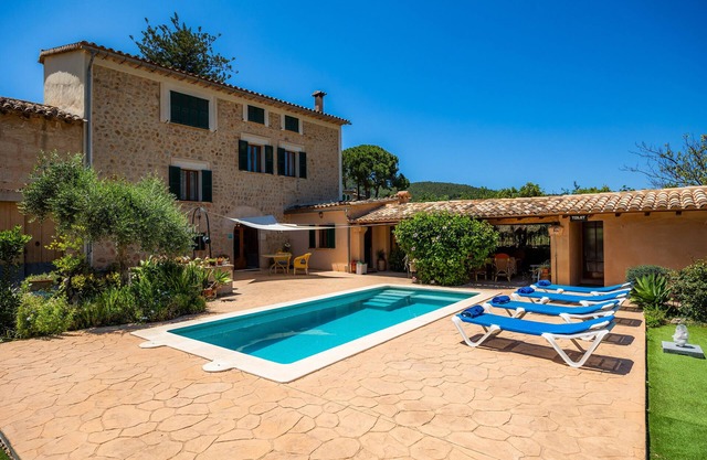 Casa de vacaciones con jardín y vistas – Villa Frontera