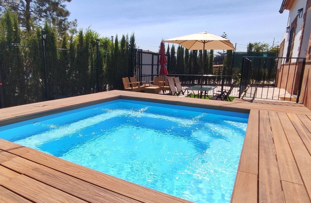 Casa de vacaciones 'El Rancho Grande' con piscina de cóctel, aparcamiento y barbacoa