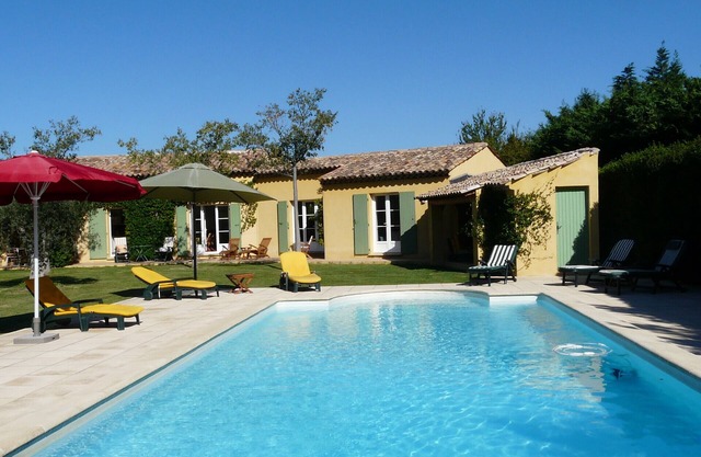 Nueva hacienda para alquiler en Mouires, en el corazón de los Alpilles, una zona tranquila de Provenza