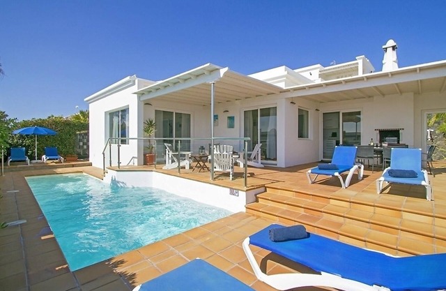 Villa de vacaciones 'Benedicte' con vistas al mar, Wi-Fi y aire acondicionado